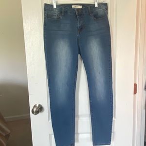 Blue skinny jeans✨